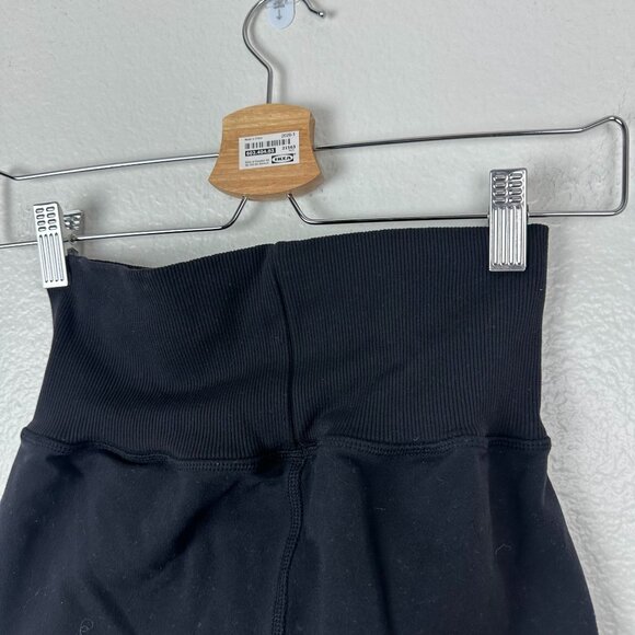 Alo Yoga Black High Rise Spandex Shorts XS Athleisure Athletic Activewear Stretc - Picture 5 of 6